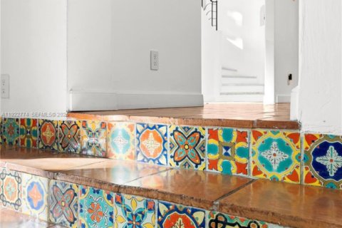 House in Miami Beach, Florida 5 bedrooms, 398.18 sq.m. № 1986036 - photo 8