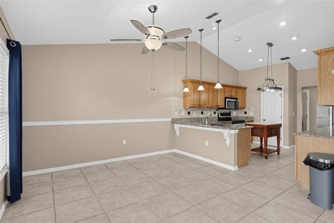 Villa ou maison à vendre à Winter Haven, Floride: 4 chambres, 238.48 m2 № 2298408 - photo 15