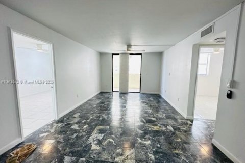 Condo in Miami Beach, Florida, 2 bedrooms  № 1973345 - photo 6