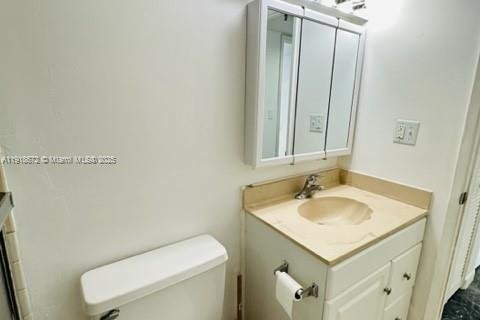 Condo in Miami Beach, Florida, 2 bedrooms  № 1973345 - photo 17