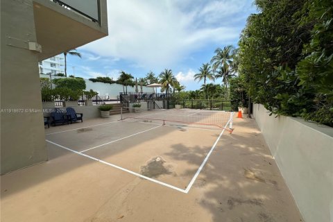 Condo in Miami Beach, Florida, 2 bedrooms  № 1973345 - photo 27
