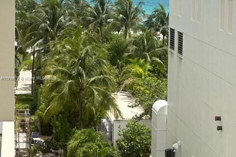 Condo in Miami Beach, Florida, 2 bedrooms  № 1973345 - photo 5