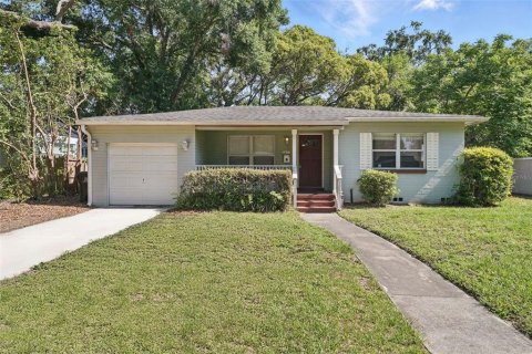 House in Orlando, Florida 3 bedrooms, 97.83 sq.m. № 1744601 - photo 1