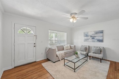 House in Orlando, Florida 3 bedrooms, 97.83 sq.m. № 1744601 - photo 5