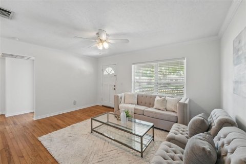House in Orlando, Florida 3 bedrooms, 97.83 sq.m. № 1744601 - photo 6