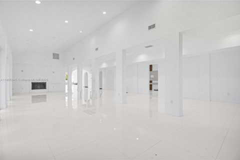 Casa en alquiler en Miami, Florida, 4 dormitorios, 508.27 m2 № 2054646 - foto 6