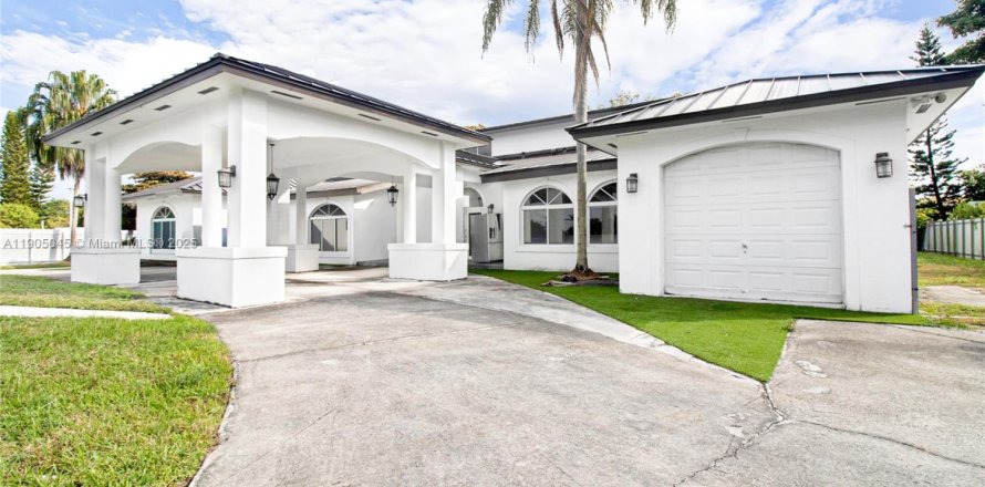 Casa en Miami, Florida 4 dormitorios, 508.27 m2 № 2054646
