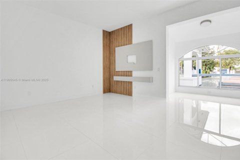 Casa en alquiler en Miami, Florida, 4 dormitorios, 508.27 m2 № 2054646 - foto 7