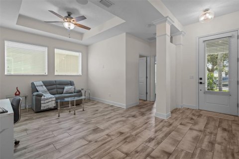 House in Odessa, Florida 4 bedrooms, 264.31 sq.m. № 2200321 - photo 3