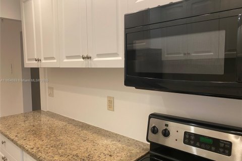 Condo in Miami Beach, Florida  № 1920300 - photo 5