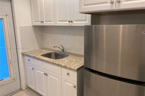 Condo in Miami Beach, Florida  № 1920300 - photo 3