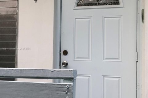 Condo in Miami Beach, Florida  № 1920300 - photo 13