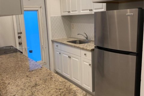 Condo in Miami Beach, Florida  № 1920300 - photo 4