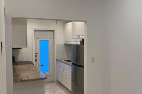 Condo in Miami Beach, Florida  № 1920300 - photo 9