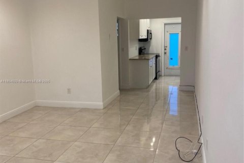 Condo in Miami Beach, Florida  № 1920300 - photo 7