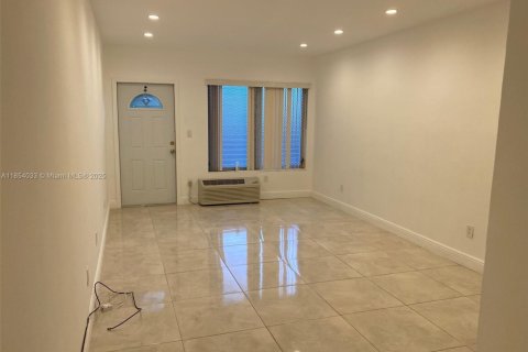 Condo in Miami Beach, Florida  № 1920300 - photo 8