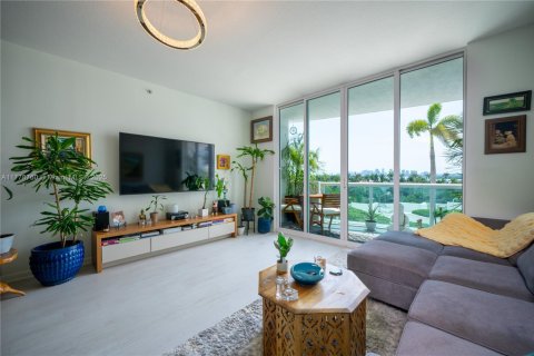 Condominio en venta en North Bay Village, Florida, 2 dormitorios, 116.22 m2 № 1735710 - foto 1