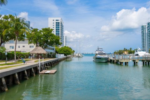 Condominio en venta en North Bay Village, Florida, 2 dormitorios, 116.22 m2 № 1735710 - foto 4