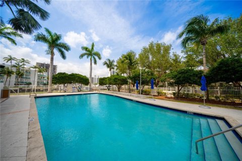 Condominio en venta en North Bay Village, Florida, 2 dormitorios, 116.22 m2 № 1735710 - foto 6