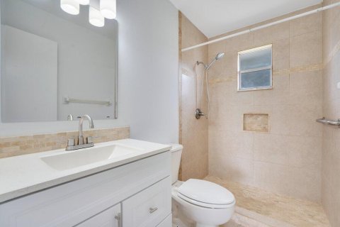 Villa ou maison à louer à Port St. Lucie, Floride: 2 chambres, 85.93 m2 № 2363011 - photo 11