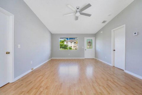 Villa ou maison à louer à Port St. Lucie, Floride: 2 chambres, 85.93 m2 № 2363011 - photo 5