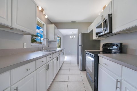 Villa ou maison à louer à Port St. Lucie, Floride: 2 chambres, 85.93 m2 № 2363011 - photo 7