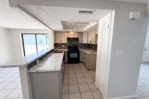 House in Homosassa, Florida 2 bedrooms, 141.95 sq.m. № 2207855 - photo 6