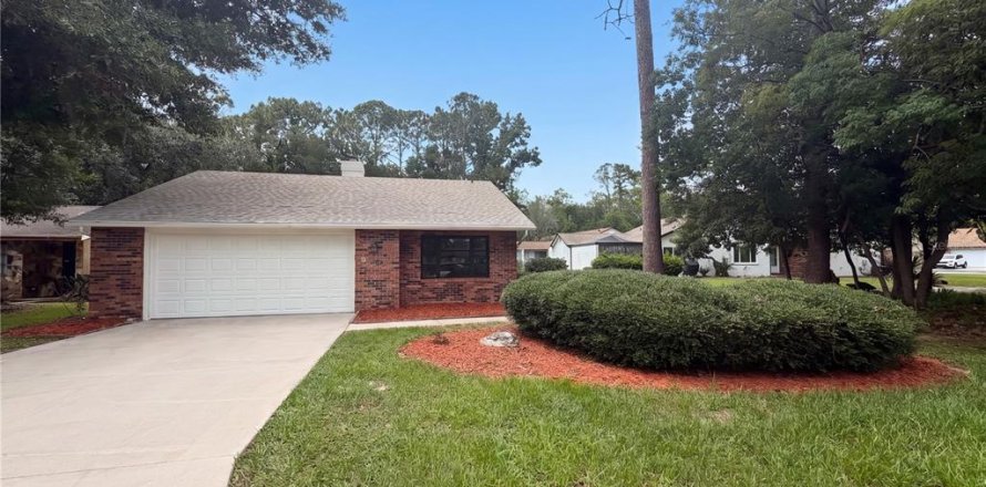 House in Homosassa, Florida 2 bedrooms, 141.95 sq.m. № 2207855