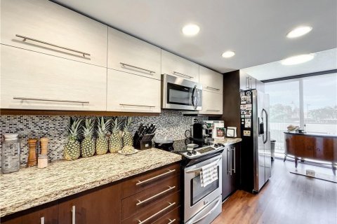 Condo in Pompano Beach, Florida, 2 bedrooms  № 2083549 - photo 19