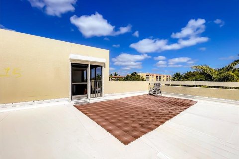 Condo in Pompano Beach, Florida, 2 bedrooms  № 2083549 - photo 8