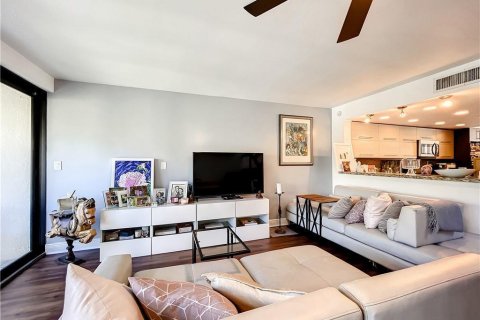 Condo in Pompano Beach, Florida, 2 bedrooms  № 2083549 - photo 3