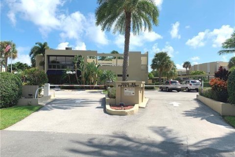Condo in Pompano Beach, Florida, 2 bedrooms  № 2083549