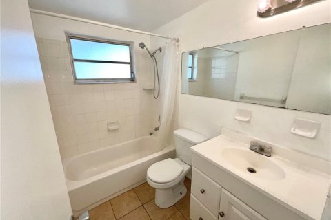 Villa ou maison à louer à New Port Richey, Floride: 2 chambres, 93.18 m2 № 1912420 - photo 4