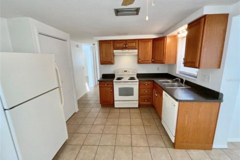 Villa ou maison à louer à New Port Richey, Floride: 2 chambres, 93.18 m2 № 1912420 - photo 2