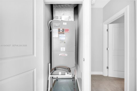 House in Hollywood, Florida 3 bedrooms, 174.75 sq.m. № 2000542 - photo 30