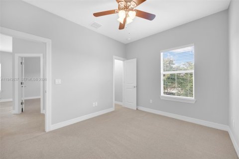 House in Hollywood, Florida 3 bedrooms, 174.75 sq.m. № 2000542 - photo 23