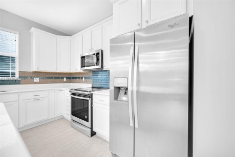 House in Hollywood, Florida 3 bedrooms, 174.75 sq.m. № 2000542 - photo 16