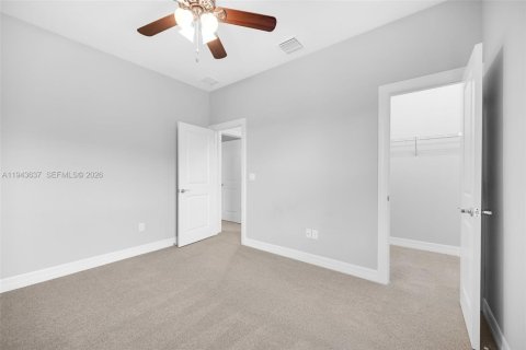 House in Hollywood, Florida 3 bedrooms, 174.75 sq.m. № 2000542 - photo 24