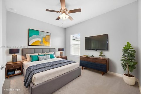 House in Hollywood, Florida 3 bedrooms, 174.75 sq.m. № 2000542 - photo 7