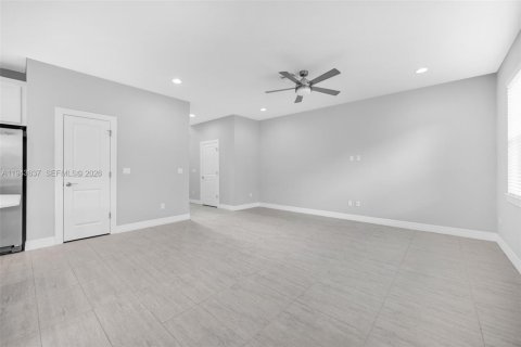 House in Hollywood, Florida 3 bedrooms, 174.75 sq.m. № 2000542 - photo 12