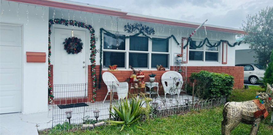 House in Margate, Florida 2 bedrooms, 117.15 sq.m. № 945818