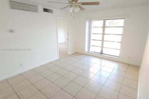 Apartment in Tamarac, Florida 3 bedrooms, 108.42 sq.m. № 2069335