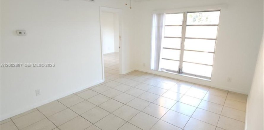 Apartment in Tamarac, Florida 3 bedrooms, 108.42 sq.m. № 2069335