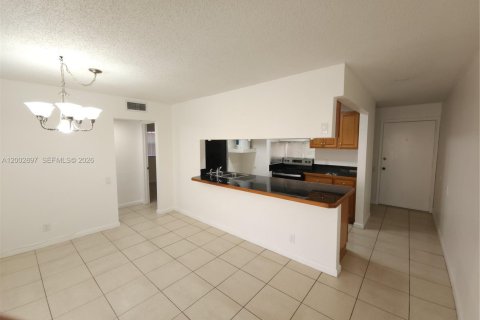 Apartment in Tamarac, Florida 3 bedrooms, 108.42 sq.m. № 2069335 - photo 21