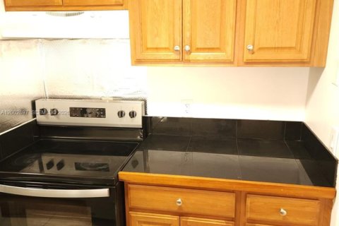 Apartment in Tamarac, Florida 3 bedrooms, 108.42 sq.m. № 2069335 - photo 12