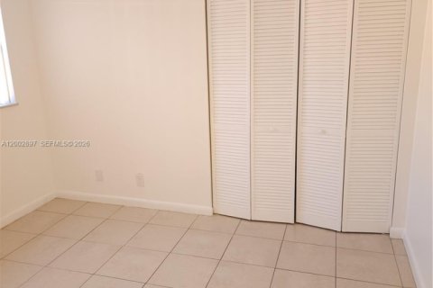 Apartment in Tamarac, Florida 3 bedrooms, 108.42 sq.m. № 2069335 - photo 14