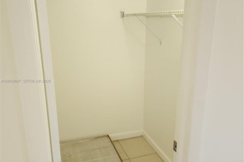 Apartment in Tamarac, Florida 3 bedrooms, 108.42 sq.m. № 2069335 - photo 11