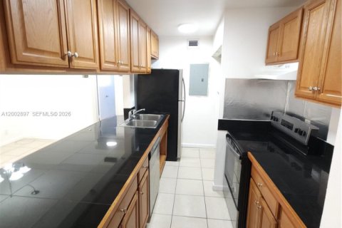 Apartment in Tamarac, Florida 3 bedrooms, 108.42 sq.m. № 2069335 - photo 24