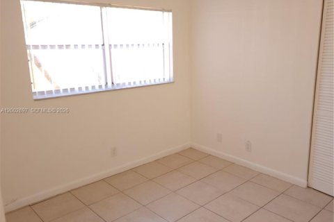 Apartment in Tamarac, Florida 3 bedrooms, 108.42 sq.m. № 2069335 - photo 13