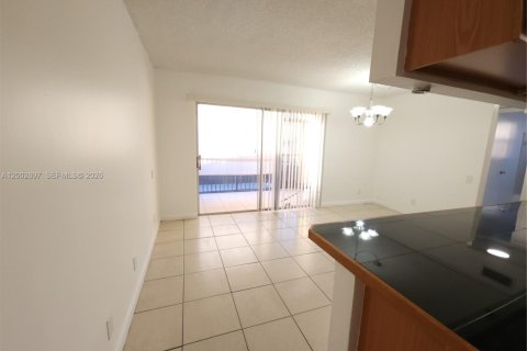 Apartment in Tamarac, Florida 3 bedrooms, 108.42 sq.m. № 2069335 - photo 23